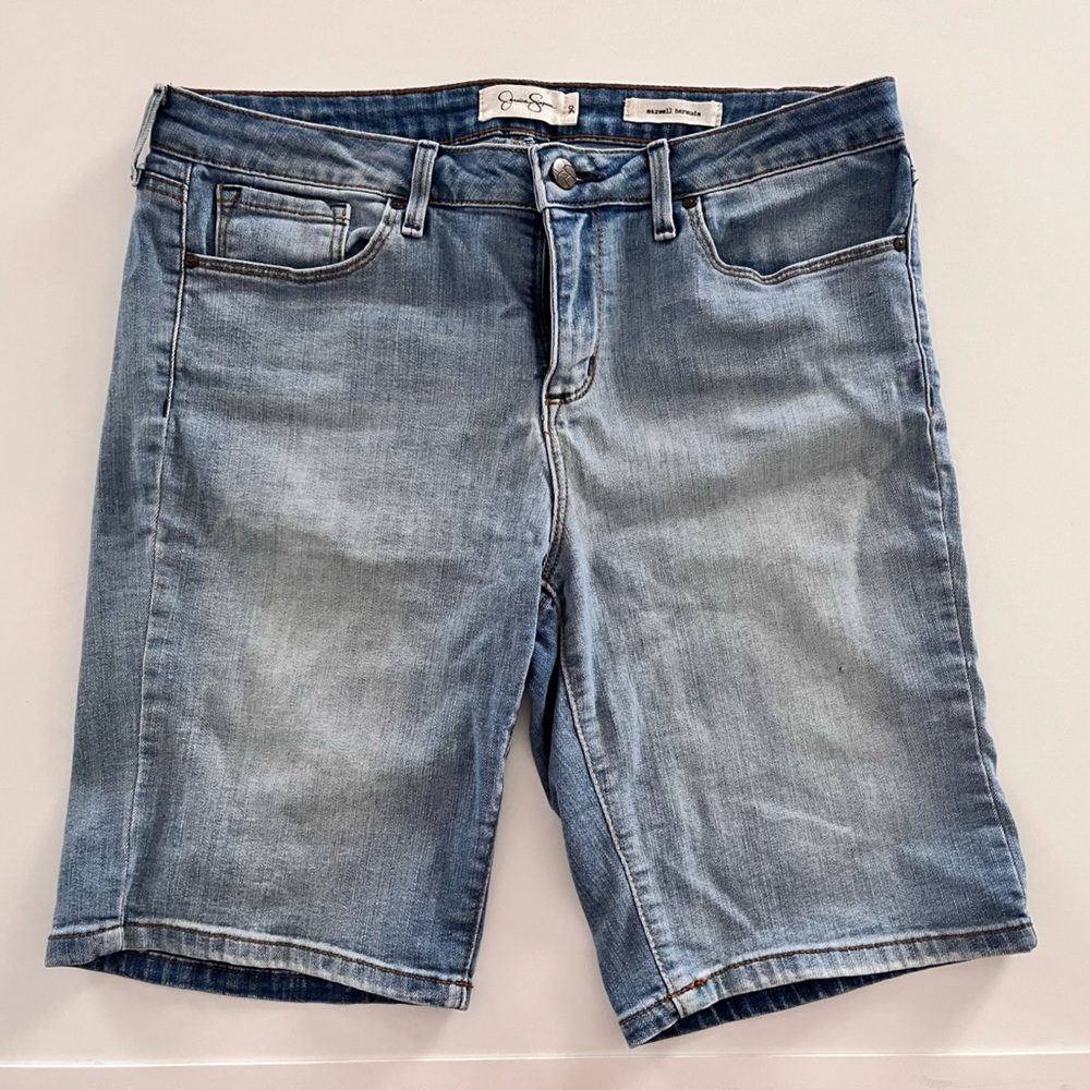 JESSICA SIMPSON | 30 | Stretch Bermuda
